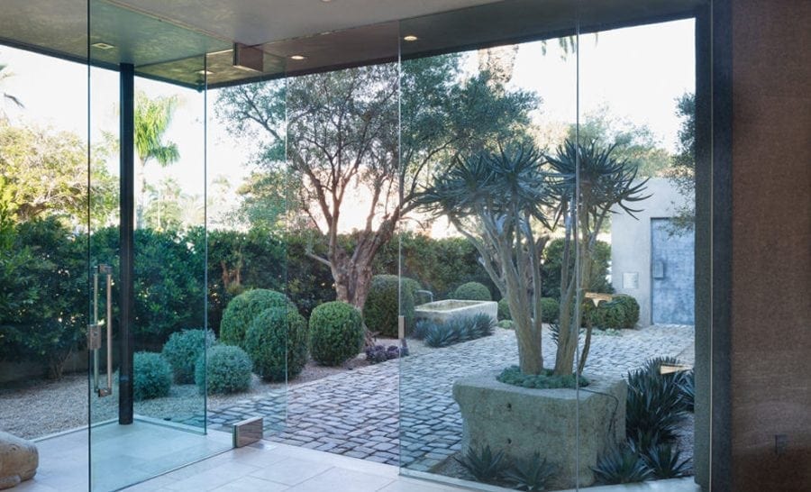 outdoor patio with plants