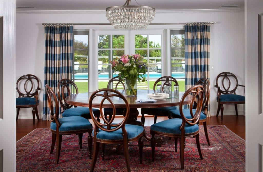 table-dining-noble-coast-trad